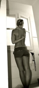 Read more about the article Rennes Congress Seduction: 24 Hours of Raw Passion with Geneviève in a Luxury Suite